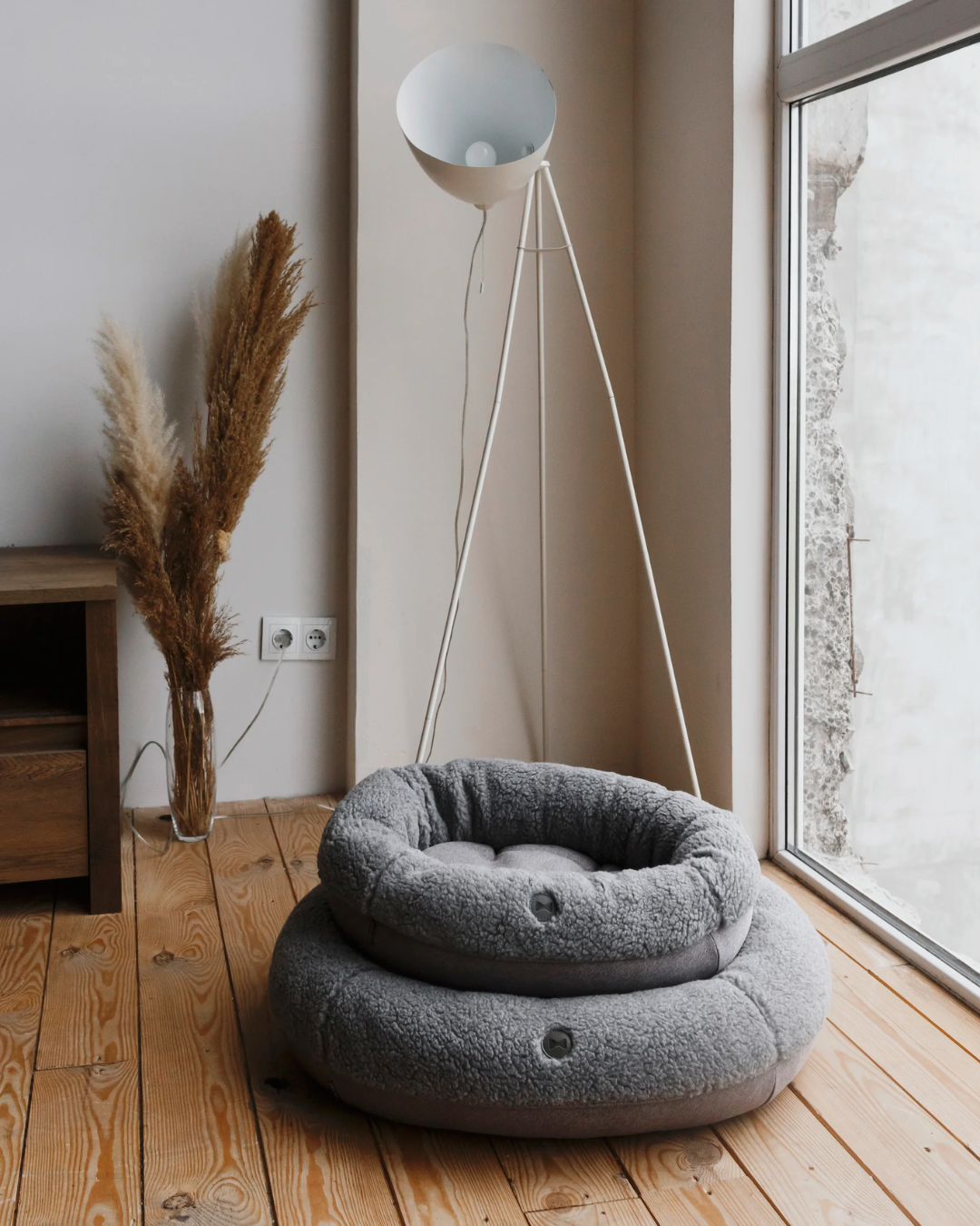 Chester & Lee | Furry Gray Donut Dog Bed