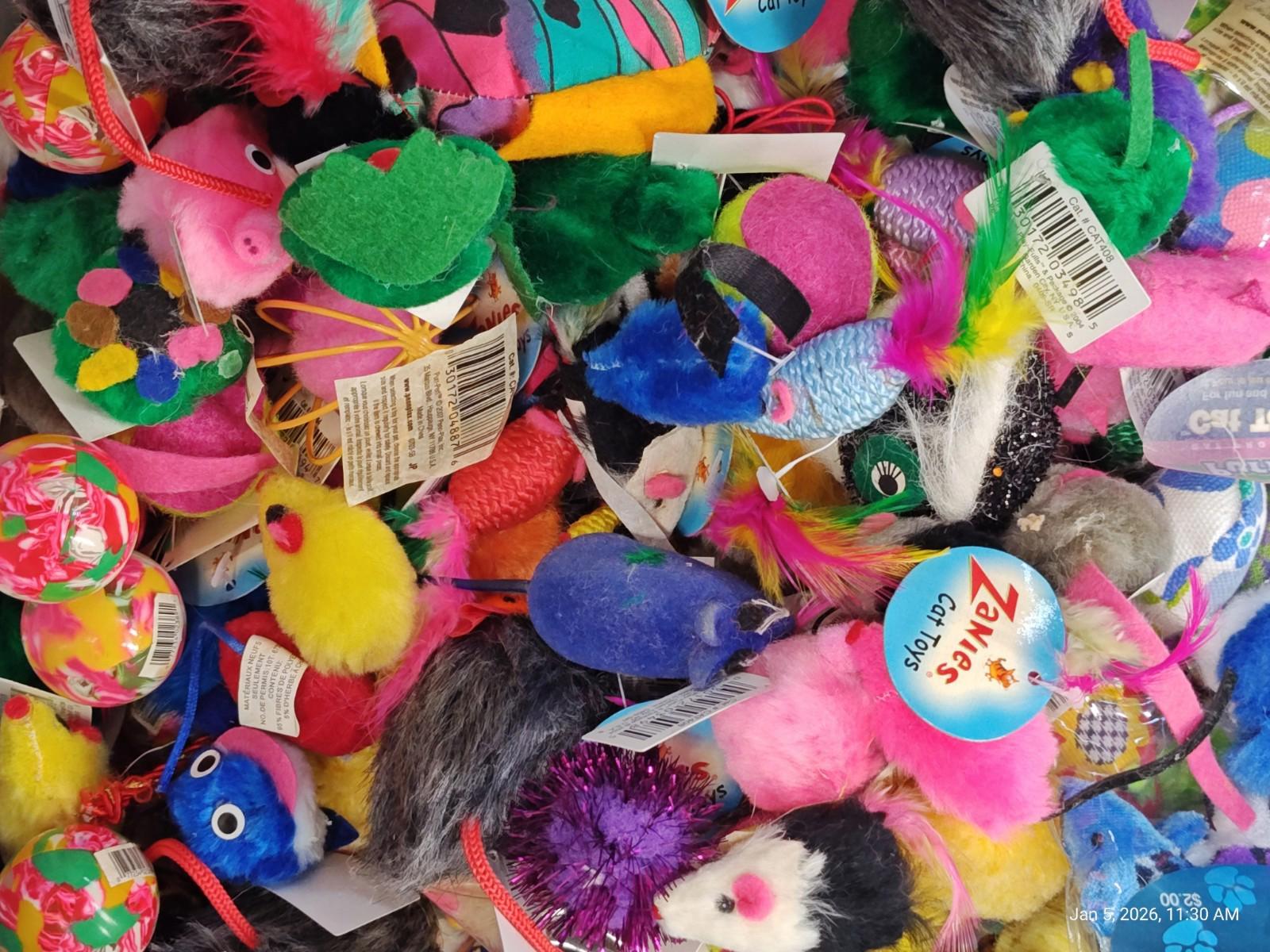 Cat Toys  Bulk 20 Toys Many Nice Brands Always Different Selection