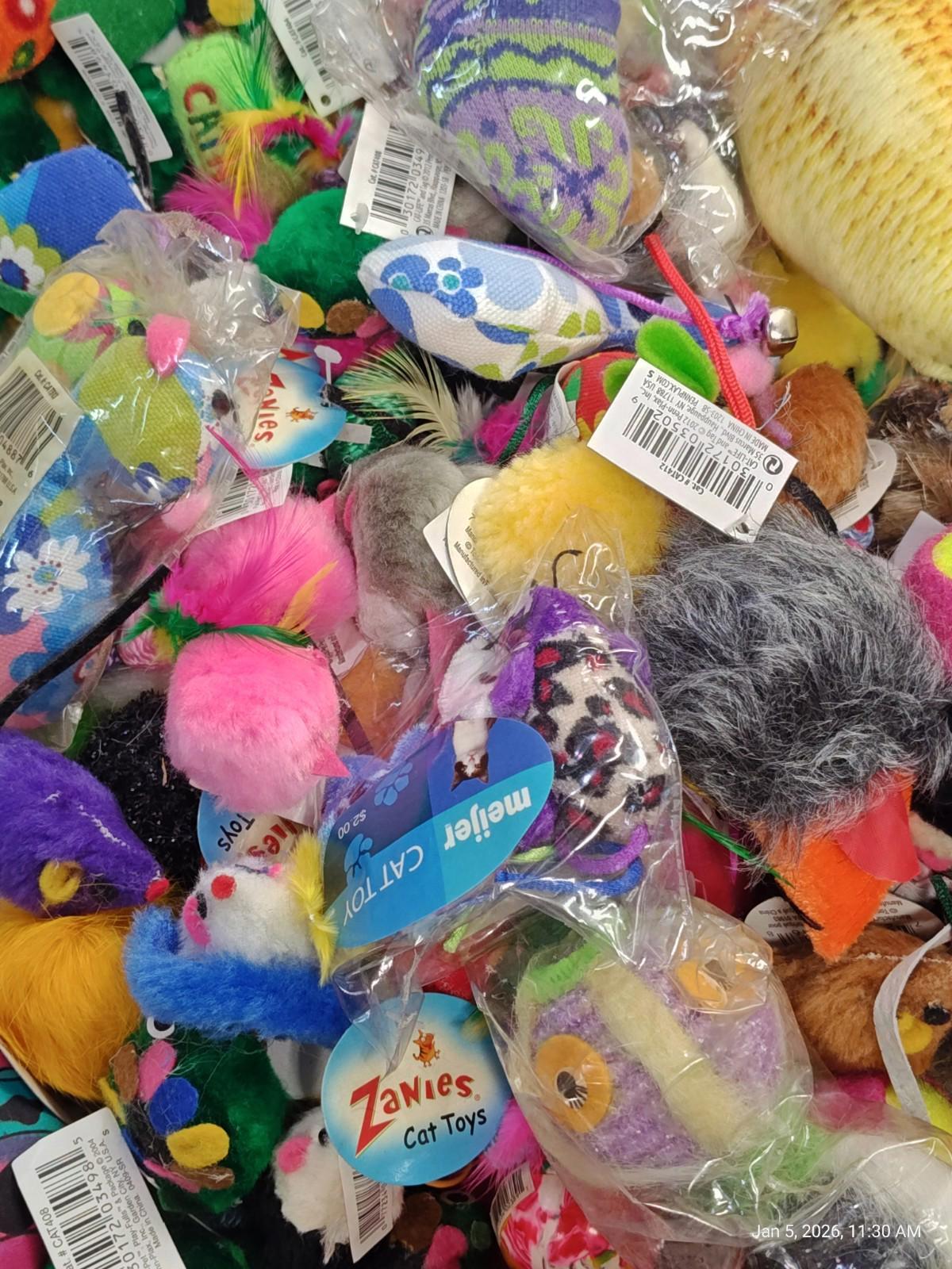 Cat Toys  Bulk 40 Toys Many Nice Brands Always Different Selection