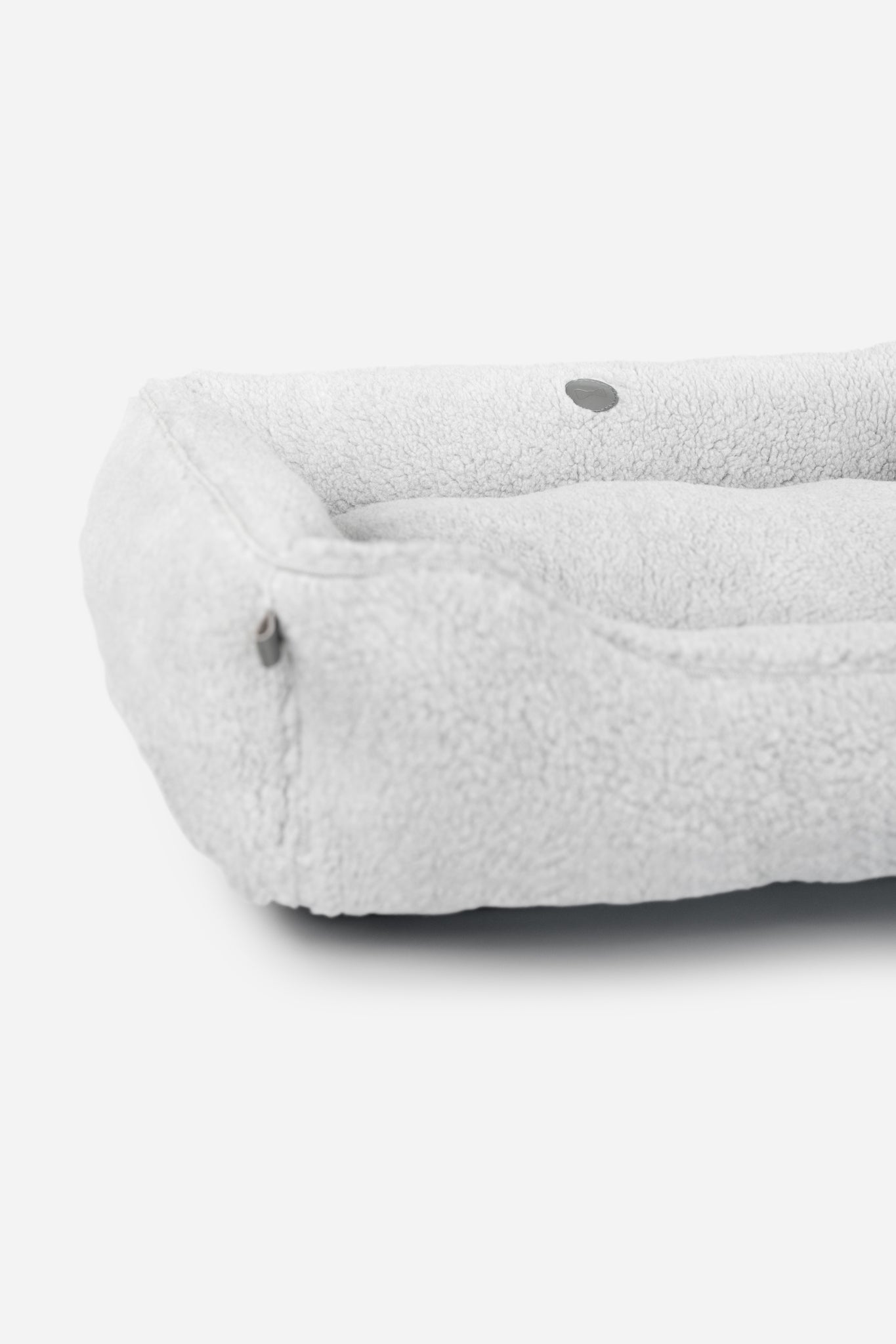 Chester & Lee | Furry Sleeper Dog Bed Gray