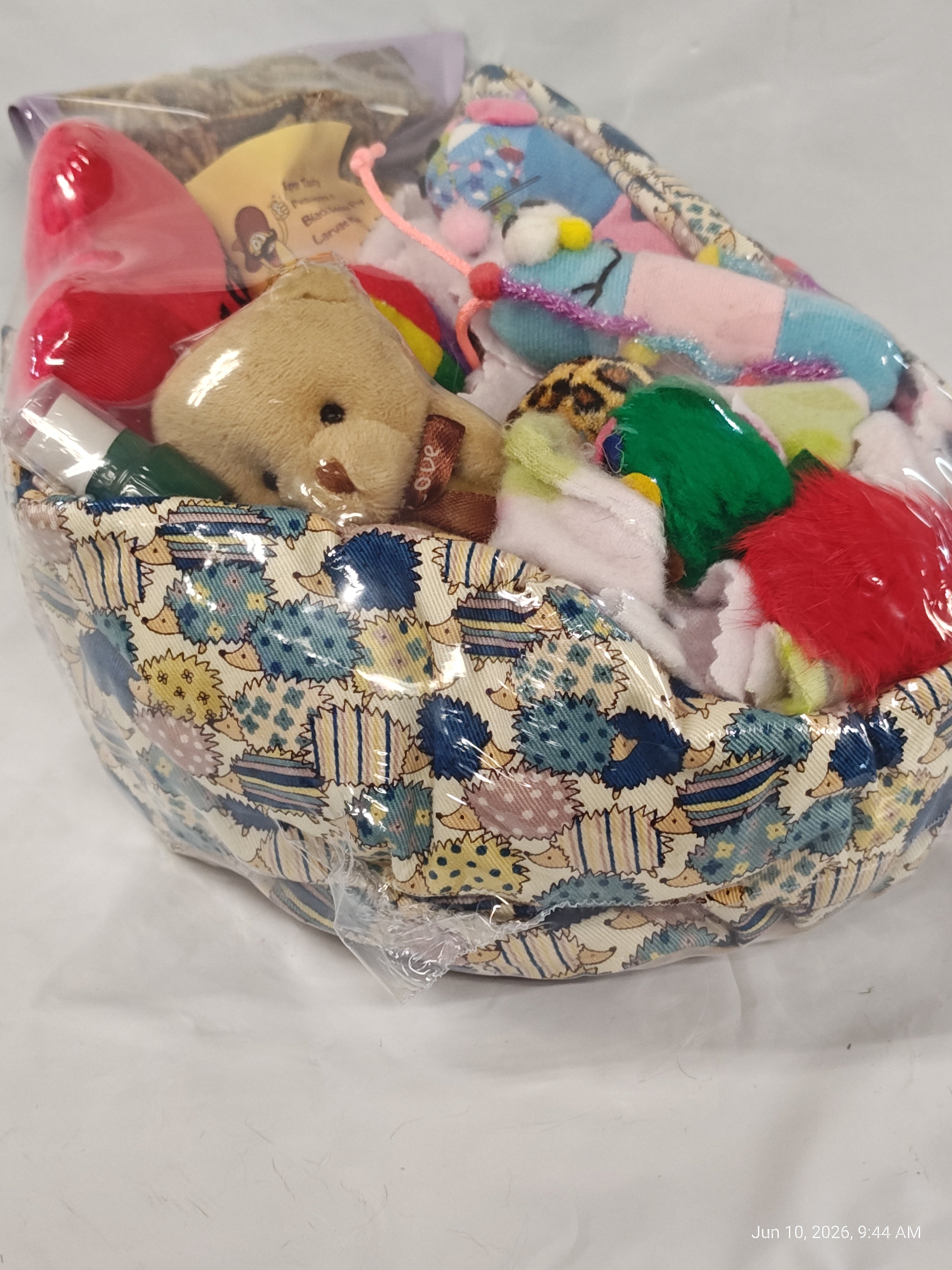 Cuddle Cup dig Box  Lots of toys Great for Hedgehogs & Exotics
