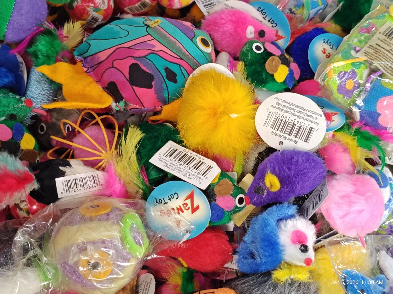 Cat Toys  Bulk 20 Toys Many Nice Brands Always Different Selection