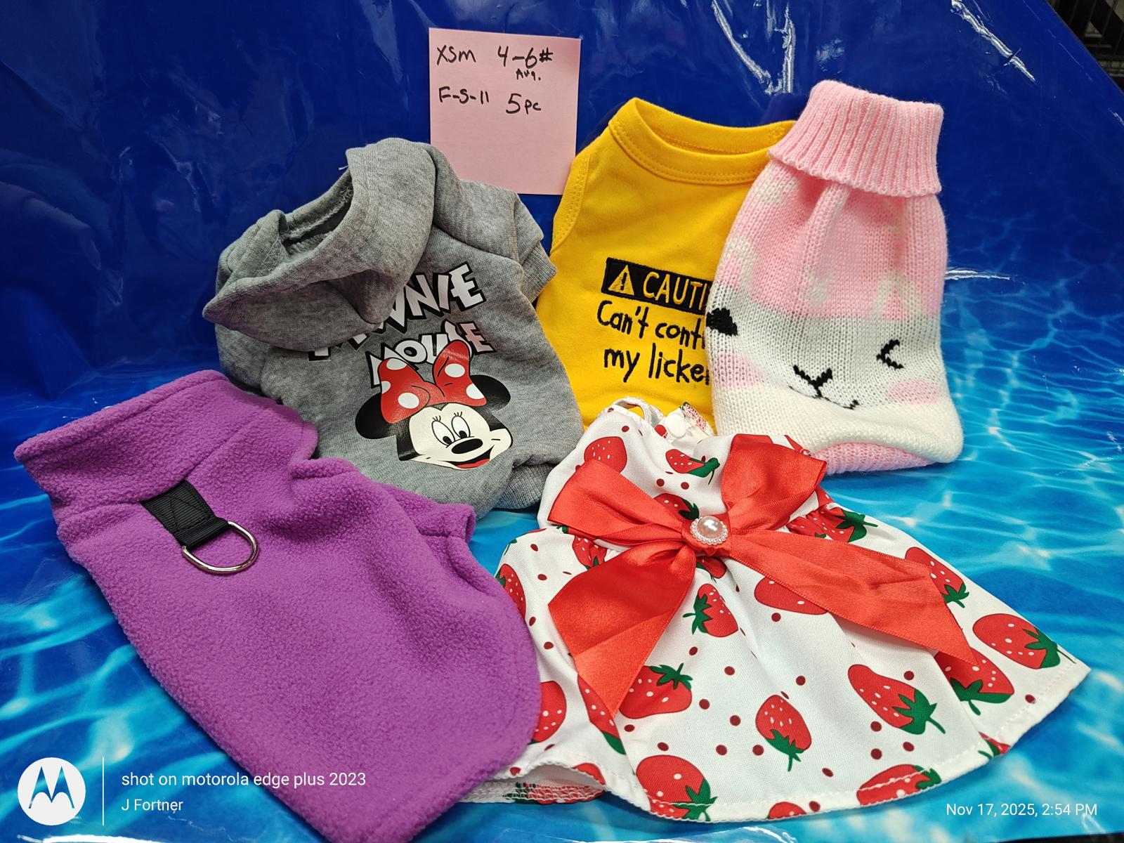 Dog Outfit Bundle ( Xtra Small 4 to 6 Pound Pets ) Brand New Save with a Bundle